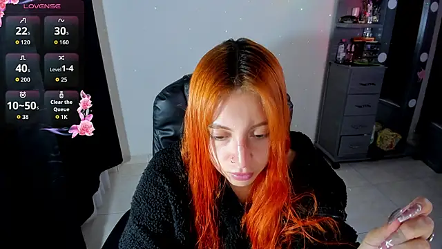 Snapshot of Violetaarey chatting on May 2026 03:24:02 AM Violetaarey online show from May 2026 03:24:02 AM