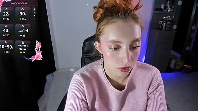 Snapshot of Violetaarey chatting on May 2026 09:23:02 PM Violetaarey online show from May 2026 09:23:02 PM