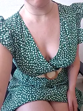 PetiteBrunette4 online show from May 2026 02:37:01 PM