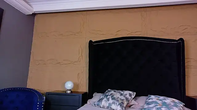 Snapshot of MagnusKing_ chatting on May 2026 12:01:02 PM MagnusKing online show from May 2026 12:01:02 PM