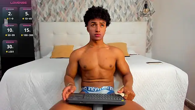 Snapshot of MagnusKing_ chatting on March 2025 12:01:02 PM MagnusKing online show from March 2025 12:01:02 PM