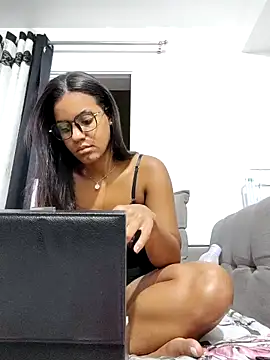 Bella Anjoss online show from April 2026 01:28:01 AM