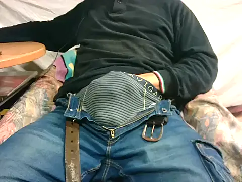 Snapshot of Giulio35_Pika chatting on November 2025 06:17:02 AM Giulio35 Pika online show from November 2025 06:17:02 AM