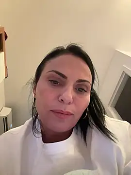 KimKelly13 online show from April 2026 06:09:02 PM