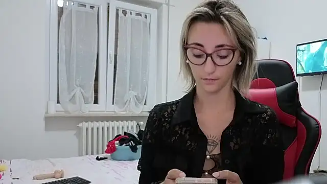 Snapshot of sexy_blondie92 chatting on September 2025 09:10:02 PM sexy blondie92 online show from September 2025 09:10:02 PM