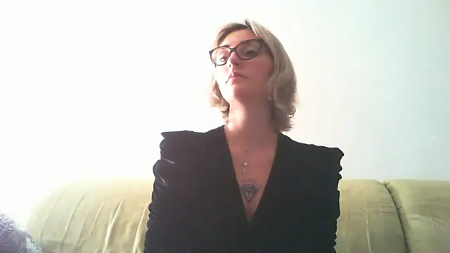 Snapshot of sexy_blondie92 chatting on January 2025 11:00:01 PM sexy blondie92 online show from January 2025 11:00:01 PM