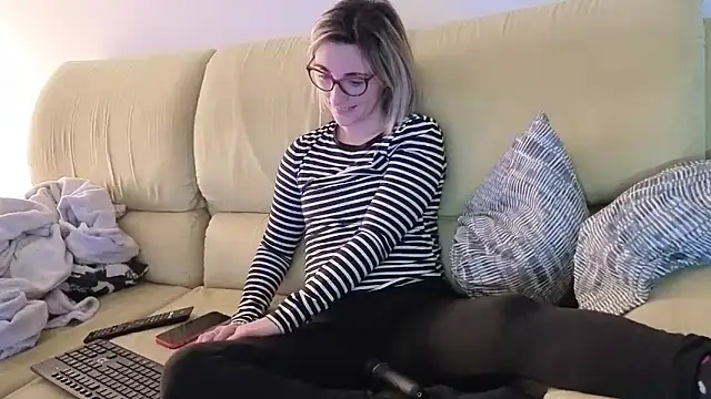 sexy blondie92 online show from March 2026 10:10:01 PM