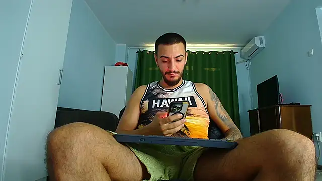 Snapshot of AndrewBanner chatting on September 2025 05:10:01 AM AndrewBanner online show from September 2025 05:10:01 AM