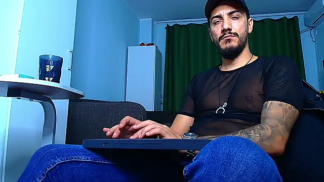 Snapshot of AndrewBanner chatting on September 2025 03:22:02 AM AndrewBanner online show from September 2025 03:22:02 AM