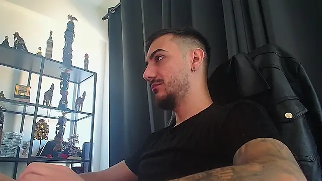 Snapshot of AndrewBanner chatting on March 2025 07:29:02 AM AndrewBanner online show from March 2025 07:29:02 AM