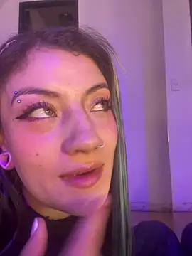 Snapshot of Broklinwhite_ chatting on May 2026 01:39:02 PM Broklinwhite online show from May 2026 01:39:02 PM