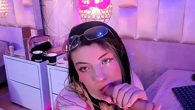 Snapshot of Broklinwhite_ chatting on May 2026 01:42:01 PM Broklinwhite online show from May 2026 01:42:01 PM