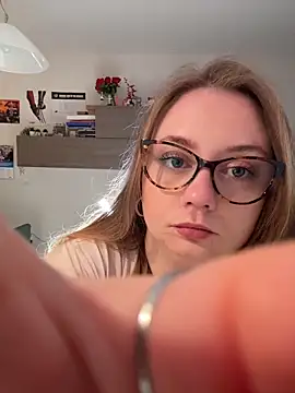 chloetarducci online show from March 2026 06:24:01 PM