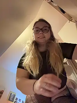 chloetarducci online show from February 2026 07:58:01 PM