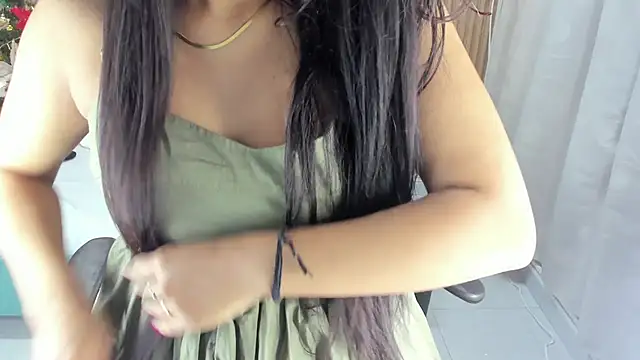 Snapshot of Lili_16 chatting on December 2025 11:05:02 AM Lili 16 online show from December 2025 11:05:02 AM