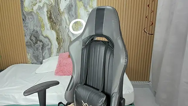 Snapshot of Lili_16 chatting on November 2025 11:03:01 AM Lili 16 online show from November 2025 11:03:01 AM