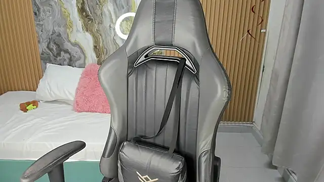 Lili 16 online show from March 2026 11:06:01 AM