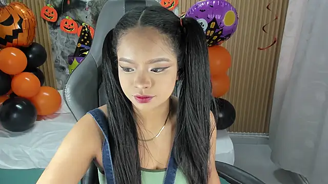 Lili 16 online show from October 2025 11:11:02 AM