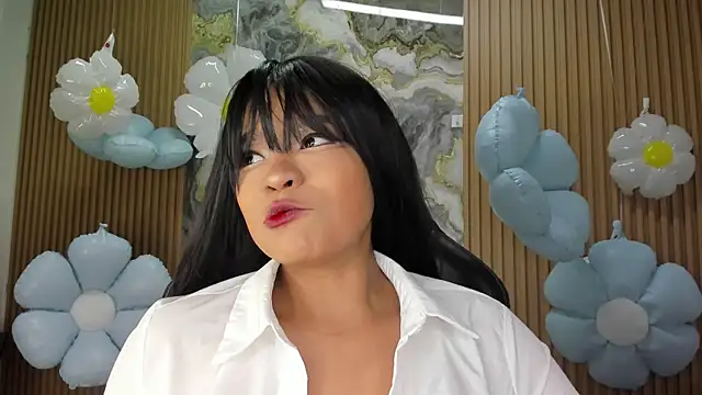 Lili 16 online show from May 2026 11:08:01 AM