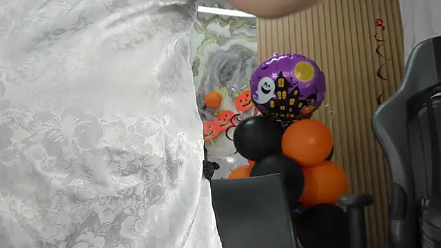 Lili 16 online show from October 2025 11:15:02 PM