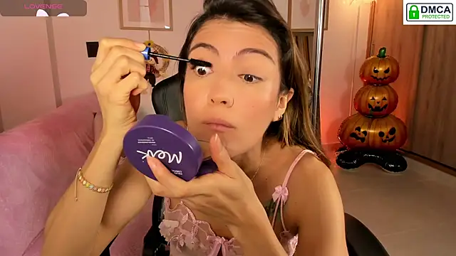 Lilabril online show from October 2025 02:31:02 PM