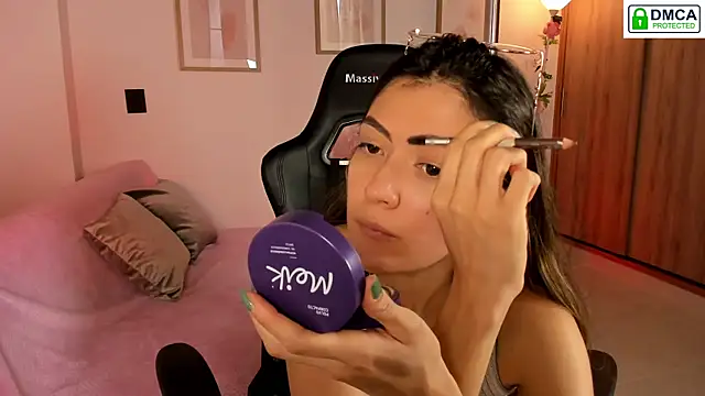 Lilabril online show from September 2025 02:32:02 PM