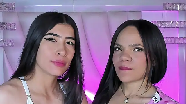 siara and zoe online show from May 2026 11:02:02 PM