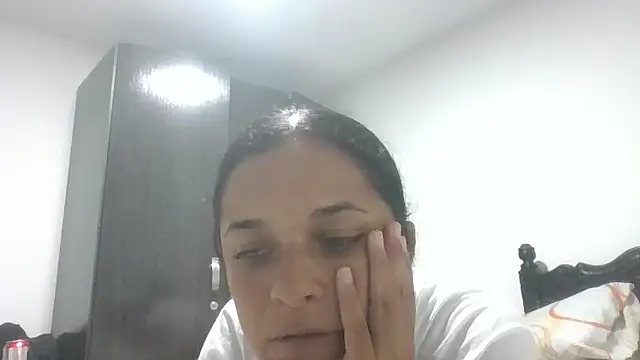 GiveLove1 online show from November 2025 04:45:02 PM