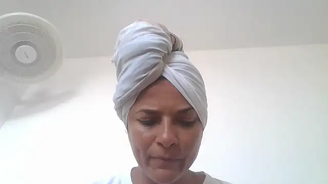 GiveLove1 online show from November 2025 01:36:01 PM