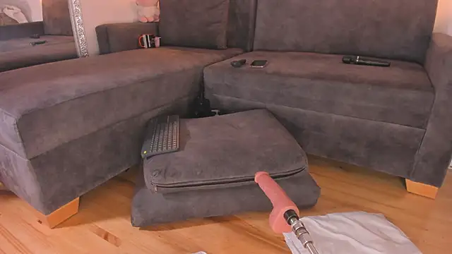 Isabella francoo online show from November 2025 12:20:01 PM