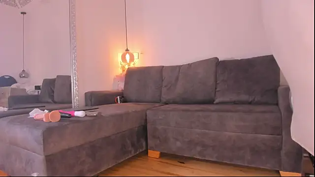 Isabella francoo online show from November 2025 04:00:02 PM