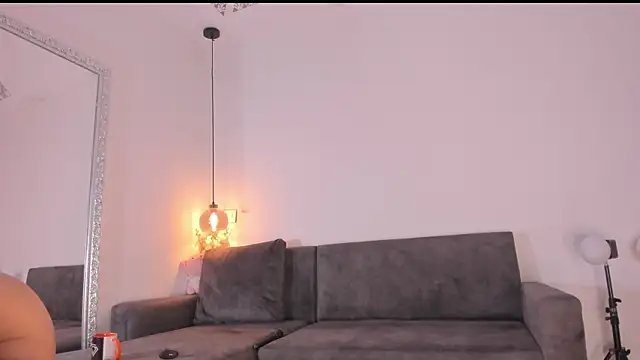 Isabella francoo online show from November 2025 12:20:01 PM