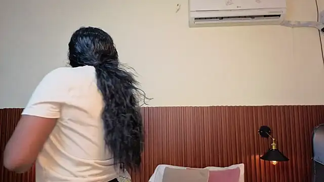 chanel brunette online show from February 2026 12:37:01 PM