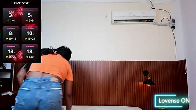 chanel brunette online show from October 2025 07:17:01 PM