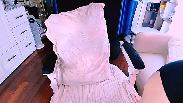 Lee Mi online show from March 2026 10:28:02 PM