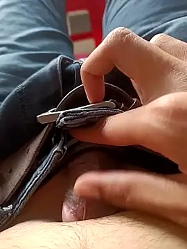 Snapshot of HeftyTheory7 chatting on December 2025 08:25:02 AM HeftyTheory7 online show from December 2025 08:25:02 AM