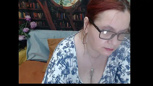 Snapshot of PlayfullMature chatting on June 2026 06:27:02 PM PlayfullMature online show from June 2026 06:27:02 PM