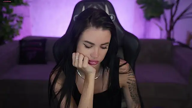 Tina Breeze online show from June 2026 11:21:02 AM