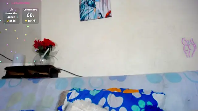 Eva Hoot online show from March 2026 12:17:02 PM