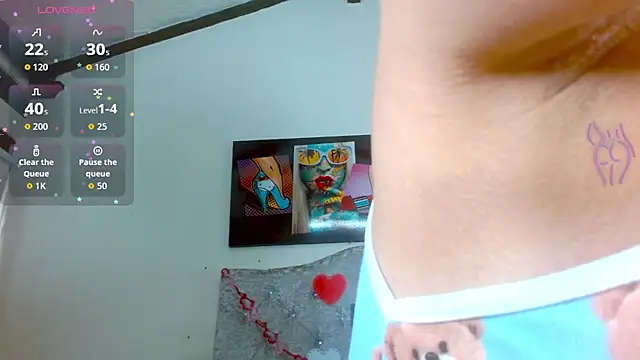 Eva Hoot online show from October 2025 04:43:02 PM