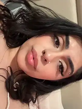 Snapshot of ThickerThanYoBitch chatting on February 2025 10:33:02 AM ThickerThanYoBitch online show from February 2025 10:33:02 AM