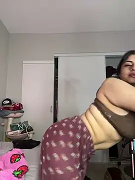 Snapshot of ThickerThanYoBitch chatting on January 2025 08:29:01 AM ThickerThanYoBitch online show from January 2025 08:29:01 AM