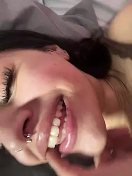 Snapshot of ThickerThanYoBitch chatting on January 2025 06:43:01 PM ThickerThanYoBitch online show from January 2025 06:43:01 PM