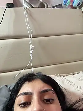 Snapshot of ThickerThanYoBitch chatting on November 2025 04:00:01 PM ThickerThanYoBitch online show from November 2025 04:00:01 PM