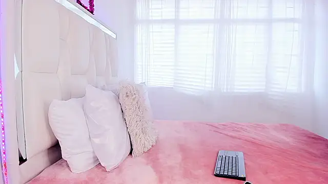 Snapshot of camila__joy chatting on December 2024 07:00:01 PM camila joy online show from December 2024 07:00:01 PM