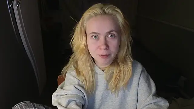 Snapshot of Riley_Roo chatting on January 2026 06:12:01 PM Riley Roo online show from January 2026 06:12:01 PM