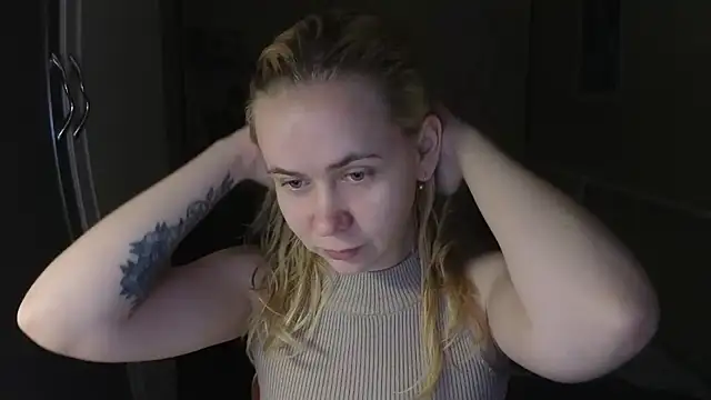 Snapshot of Riley_Roo chatting on February 2026 04:39:01 PM Riley Roo online show from February 2026 04:39:01 PM