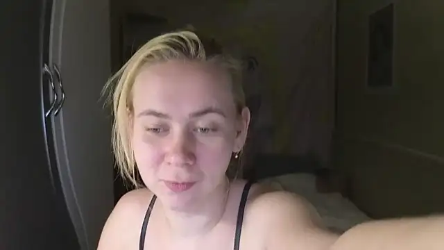 Snapshot of Riley_Roo chatting on February 2026 06:19:01 PM Riley Roo online show from February 2026 06:19:01 PM