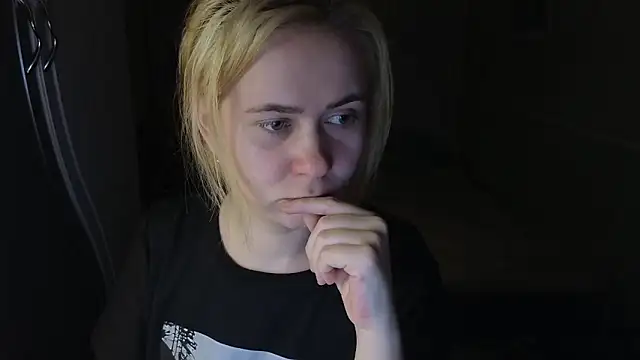 Snapshot of Riley_Roo chatting on February 2026 04:49:01 PM Riley Roo online show from February 2026 04:49:01 PM