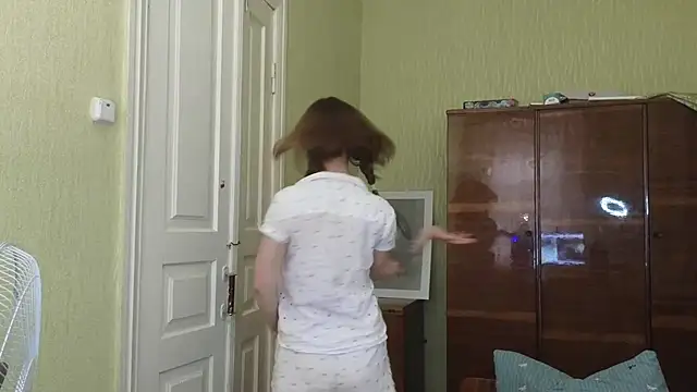 Riley Roo online show from September 2025 03:21:02 PM